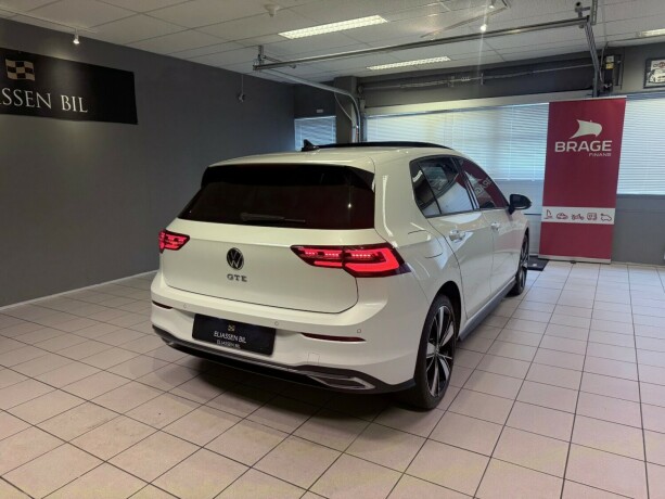 volkswagen-golf-plug-in-petrol-2021-big-5