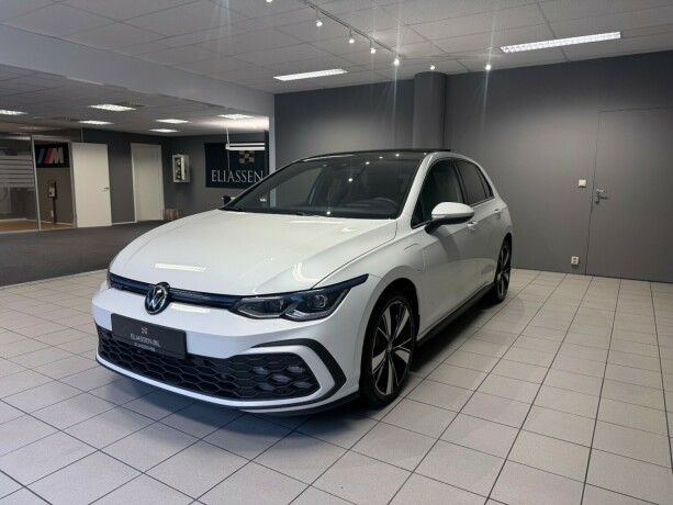 volkswagen-golf-plug-in-petrol-2021-big-8