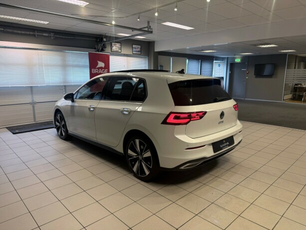 volkswagen-golf-plug-in-petrol-2021-big-6