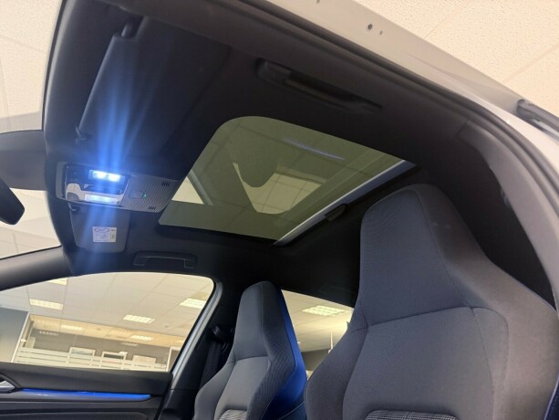 volkswagen-golf-plug-in-petrol-2021-big-23