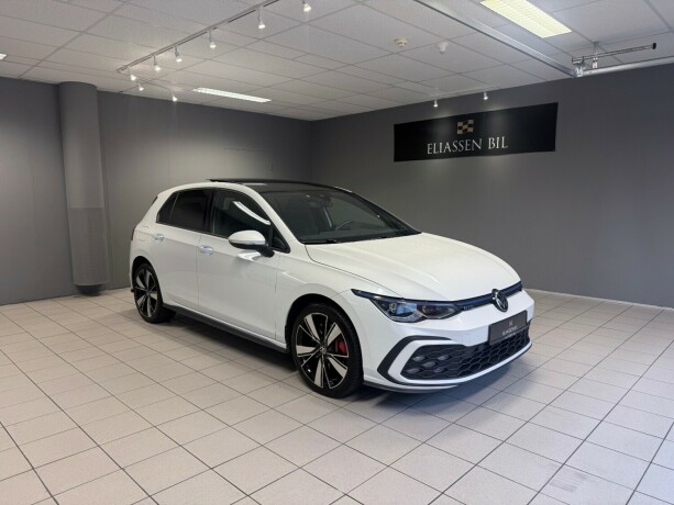 volkswagen-golf-plug-in-petrol-2021-big-11