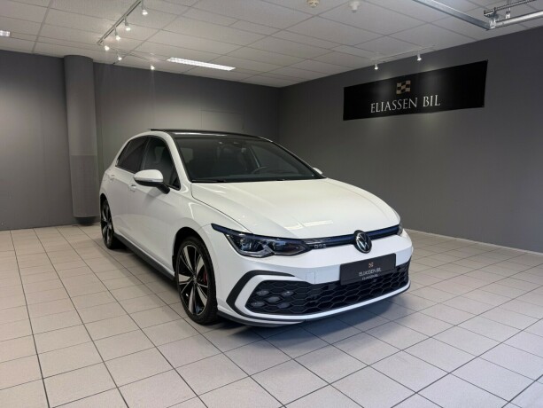 volkswagen-golf-plug-in-petrol-2021-big-10