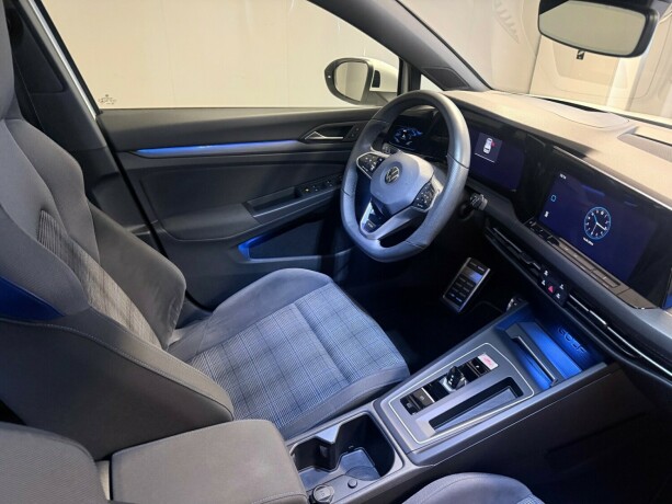 volkswagen-golf-plug-in-petrol-2021-big-15