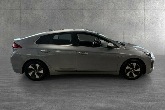 hyundai-ioniq-elektrisitetbensin-2017-big-6