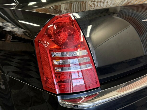 chrysler-300c-bensin-2005-big-18