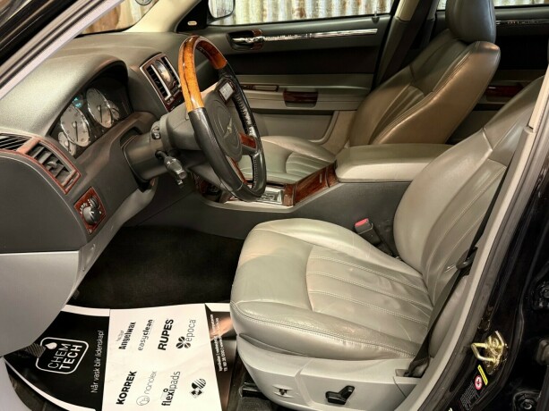 chrysler-300c-bensin-2005-big-19