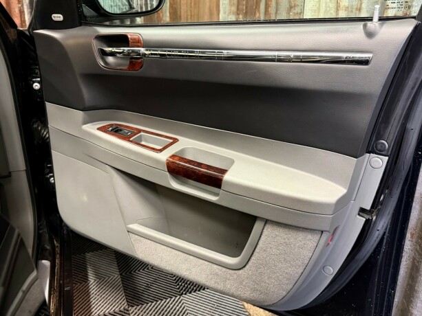 chrysler-300c-bensin-2005-big-36