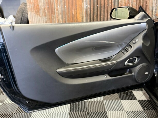 chevrolet-camaro-bensin-2011-big-25