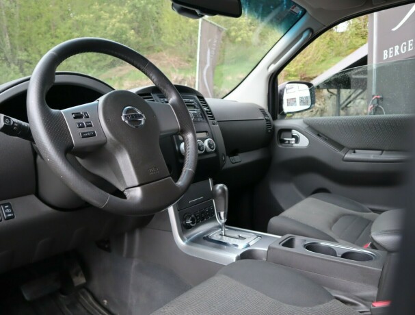 nissan-pathfinder-diesel-2010-big-8