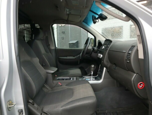 nissan-pathfinder-diesel-2010-big-9