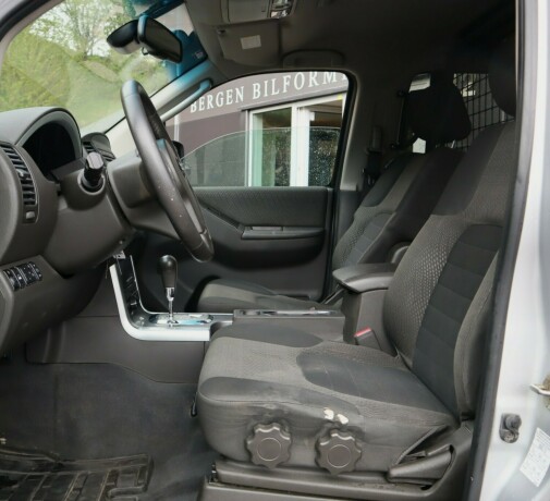 nissan-pathfinder-diesel-2010-big-7