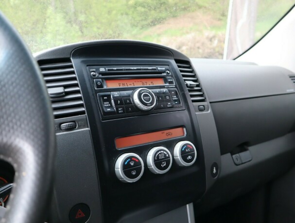 nissan-pathfinder-diesel-2010-big-15