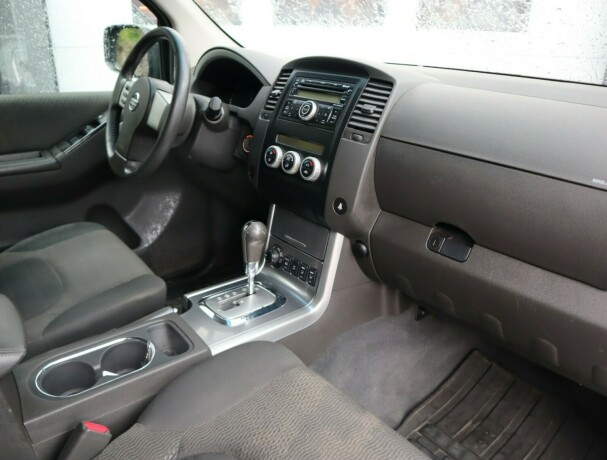 nissan-pathfinder-diesel-2010-big-10