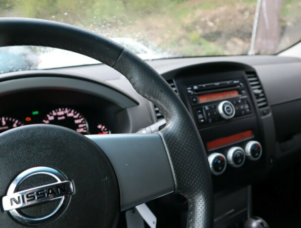 nissan-pathfinder-diesel-2010-big-14