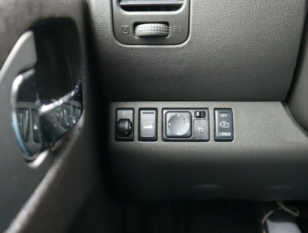 nissan-pathfinder-diesel-2010-big-17