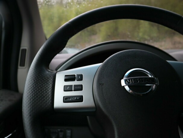 nissan-pathfinder-diesel-2010-big-13