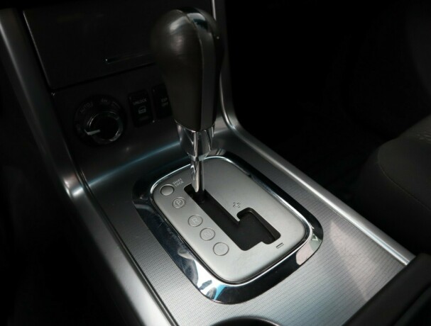 nissan-pathfinder-diesel-2010-big-12