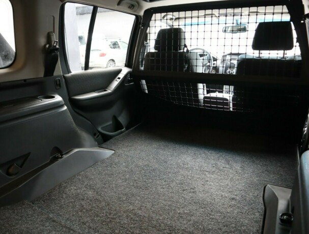 nissan-pathfinder-diesel-2010-big-18