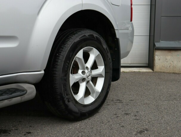 nissan-pathfinder-diesel-2010-big-19