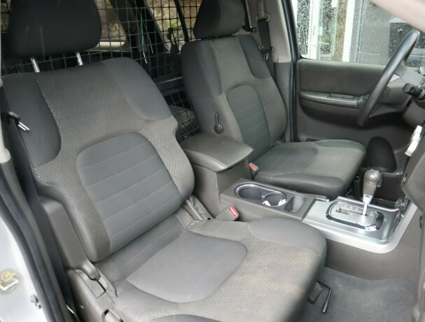 nissan-pathfinder-diesel-2010-big-11