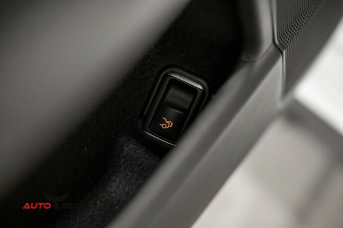 mercedes-benz-cls-bensin-2013-big-30