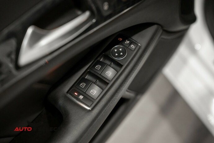 mercedes-benz-cls-bensin-2013-big-28
