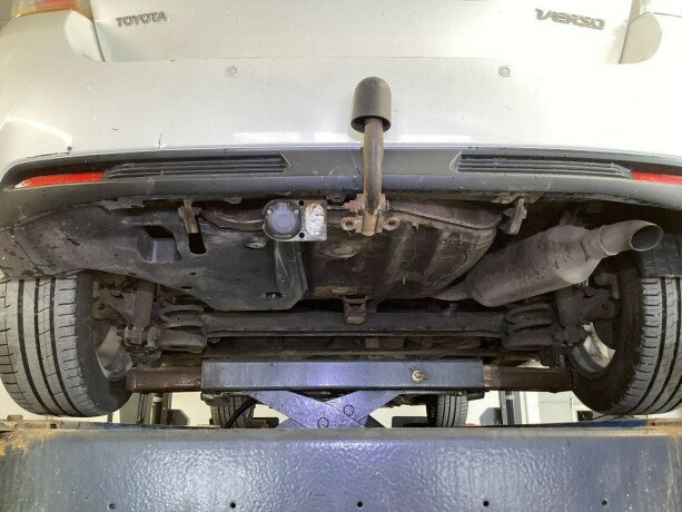toyota-verso-diesel-2013-big-54