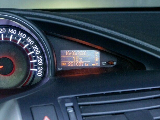 toyota-verso-diesel-2013-big-24