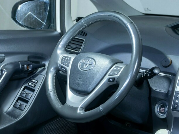 toyota-verso-diesel-2013-big-16