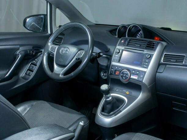 toyota-verso-diesel-2013-big-18