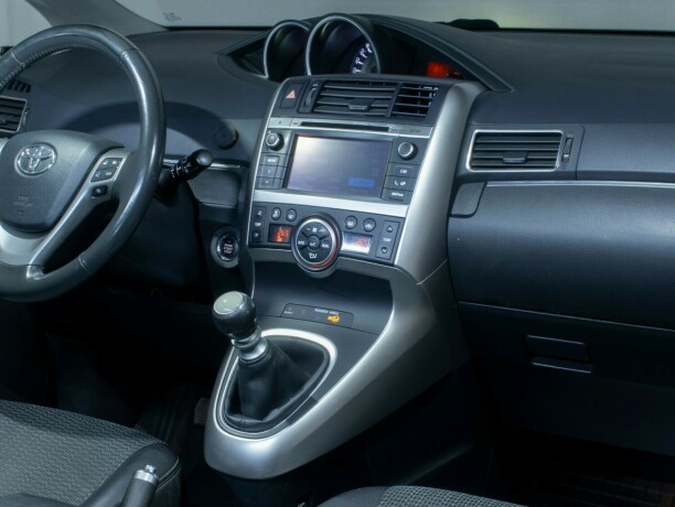 toyota-verso-diesel-2013-big-17