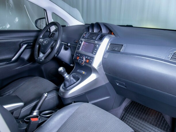 toyota-verso-diesel-2013-big-45