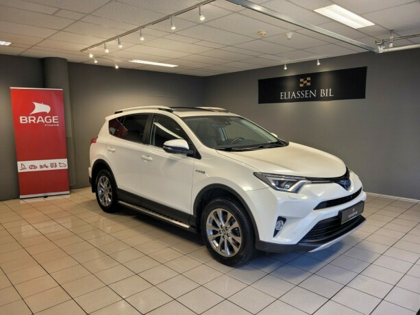 toyota-rav4-elektrisitetbensin-2016-big-0