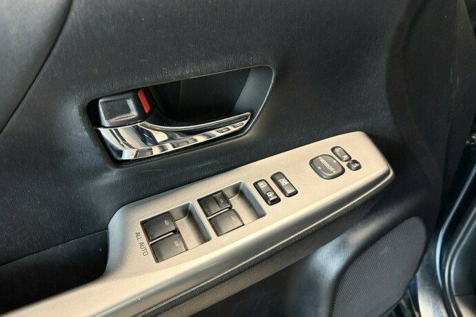 toyota-prius-elektrisitetbensin-2016-big-13