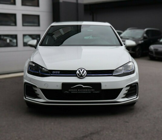 volkswagen-golf-elektrisitetbensin-2018-big-4