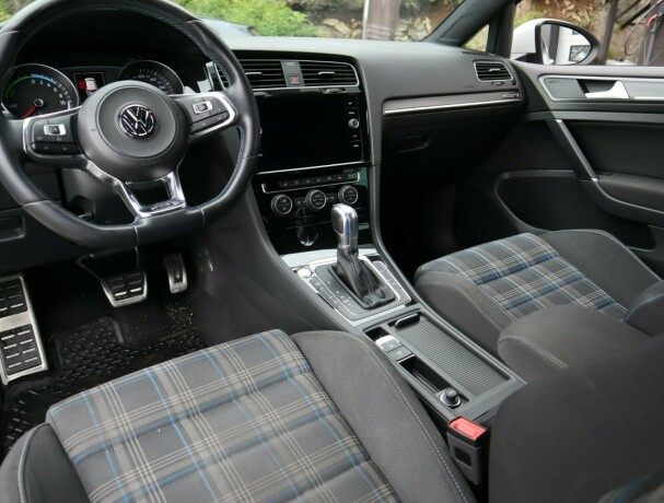 volkswagen-golf-elektrisitetbensin-2018-big-8