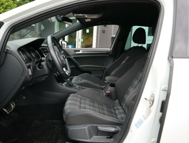 volkswagen-golf-elektrisitetbensin-2018-big-7