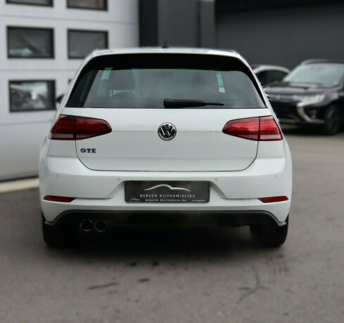 volkswagen-golf-elektrisitetbensin-2018-big-5