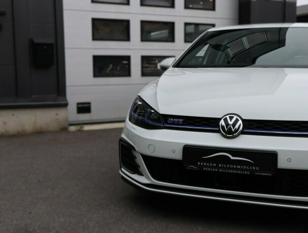 volkswagen-golf-elektrisitetbensin-2018-big-6