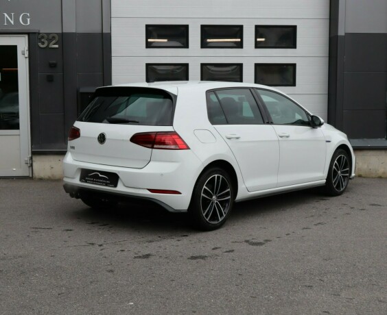 volkswagen-golf-elektrisitetbensin-2018-big-1