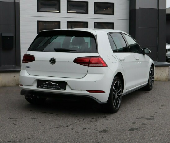 volkswagen-golf-elektrisitetbensin-2018-big-3