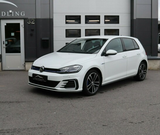 volkswagen-golf-elektrisitetbensin-2018-big-0