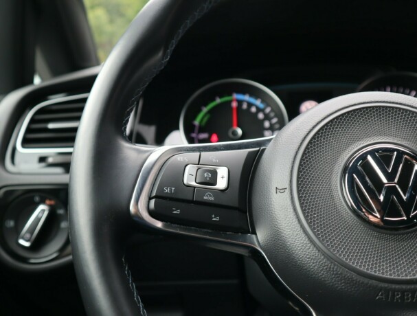 volkswagen-golf-elektrisitetbensin-2018-big-11