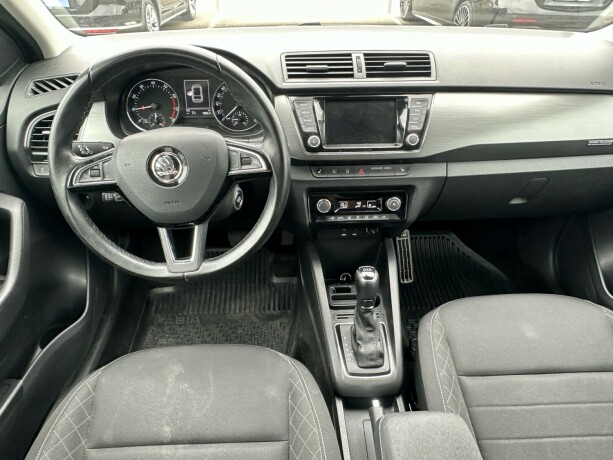 skoda-fabia-bensin-2018-big-8