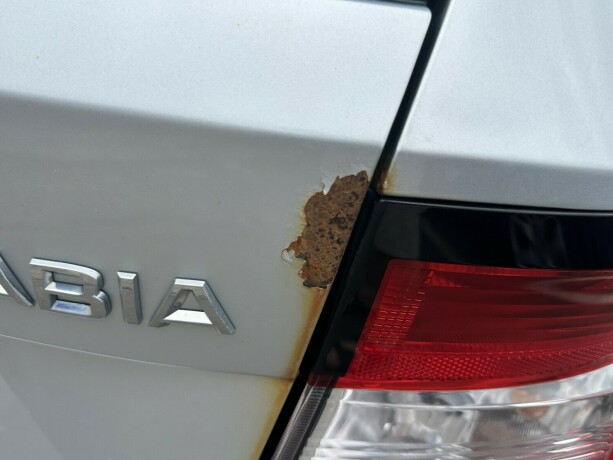 skoda-fabia-bensin-2018-big-20
