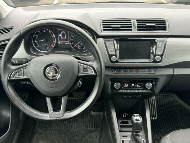 skoda-fabia-bensin-2018-big-9
