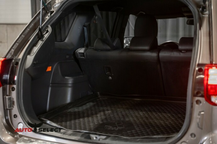 mitsubishi-outlander-elektrisitetbensin-2020-big-10