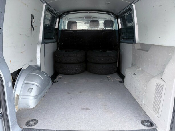 volkswagen-transporter-diesel-2017-big-25
