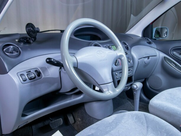 toyota-yaris-bensin-2000-big-32