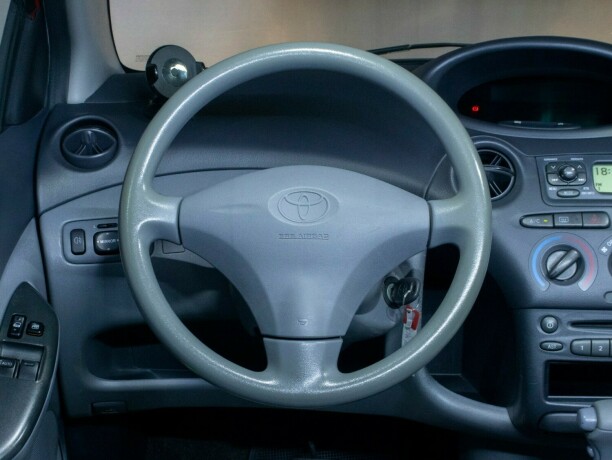 toyota-yaris-bensin-2000-big-24